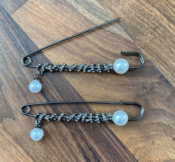 Sicherheitsnadel Perle grey